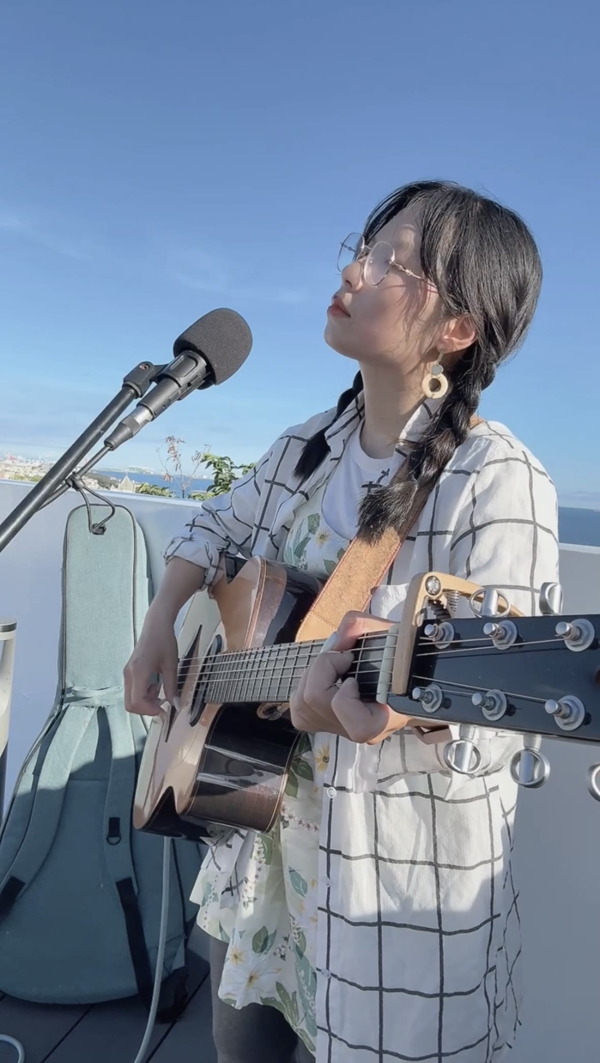 Vivian 涵涵頂樓彈唱木吉他演出